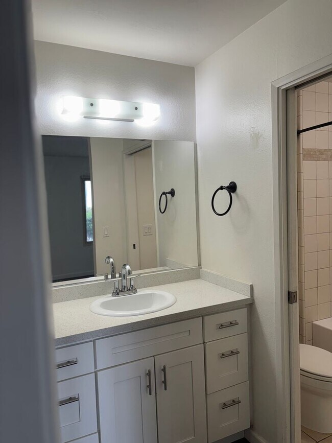 Building Photo - Upgraded 1 Bedroom Condo in Mission Valley for Lease