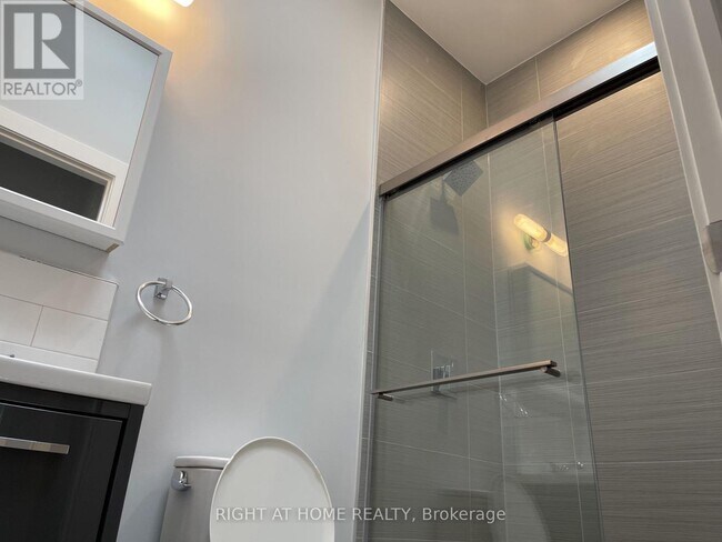 Photo du bâtiment - 980 Ossington Ave