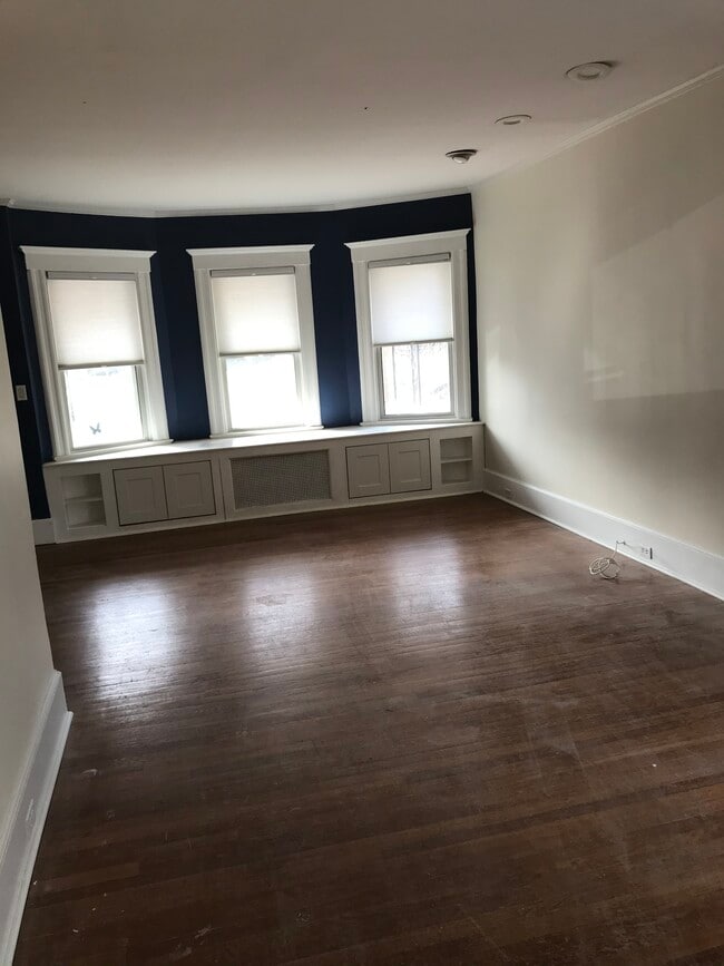 Building Photo - 146 Tooker Ave