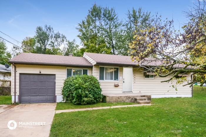 Primary Photo - 10856 Spring Garden Dr, St Louis, MO 63137