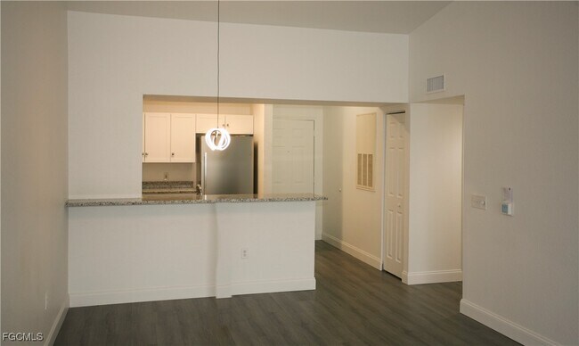 Foto del edificio - 8288 Key Royal Ln