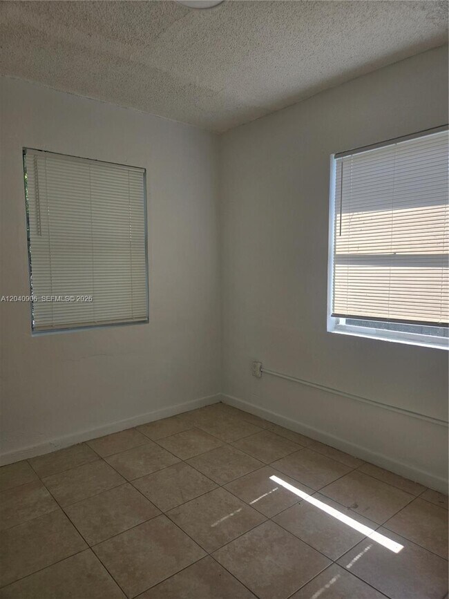 Foto del edificio - 5223 SW 25th St