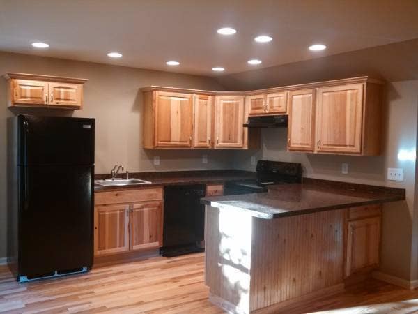 Building Photo - 2 Bdrm/1 Bath  - Lake Geneva upper duplex