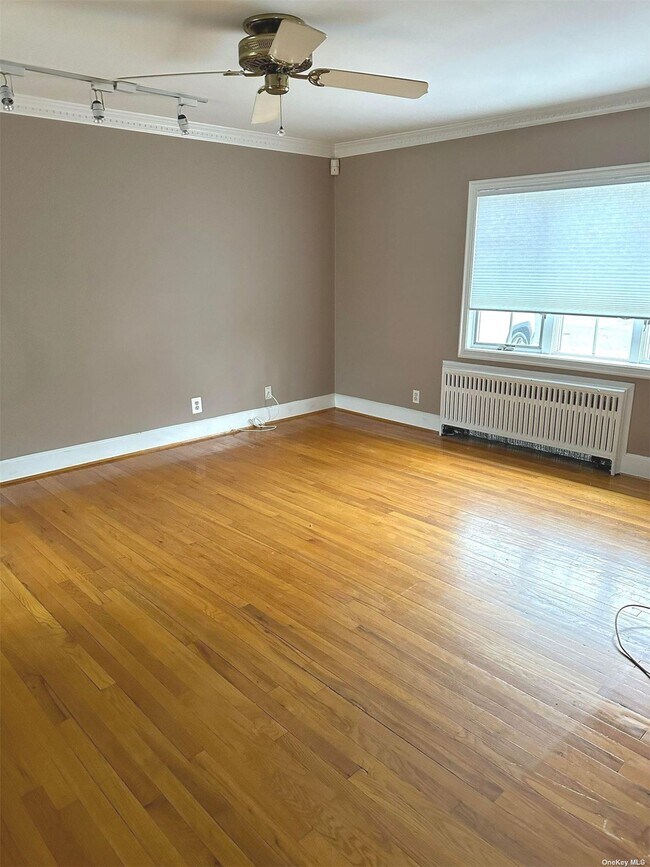 35 Midwood Ave, Farmingdale, NY 11735 House Rental in Farmingdale, NY