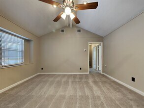 Building Photo - 17623 Huntersglen Cir