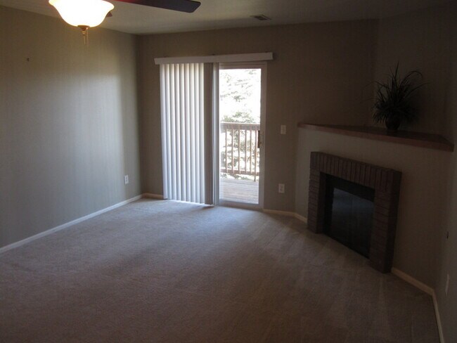 Foto del edificio - Beautiful 2 Bedroom, 1 Bathroom Condo by H...