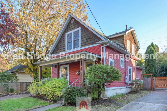 Building Photo - 1422 SE Marion St