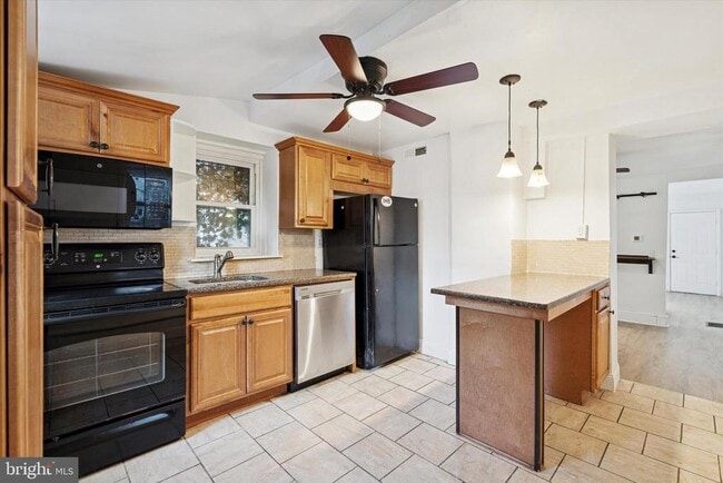 Foto del edificio - 135 E Miner St