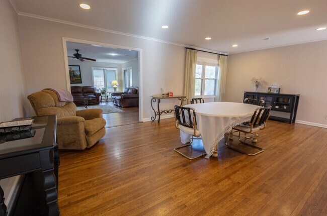 Foto del edificio - 5454 Brantford Ave