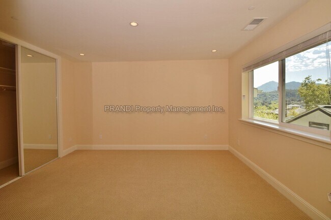 Foto del edificio - "Chic 2-Bed Condo Retreat with 2.5 Baths i...