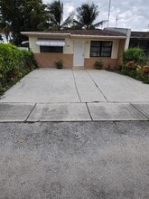 Building Photo - 5461 SW 38th Ct