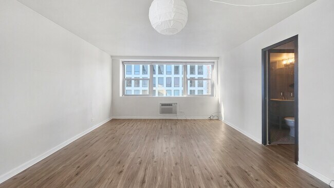 Building Photo - 253 E Delaware Pl