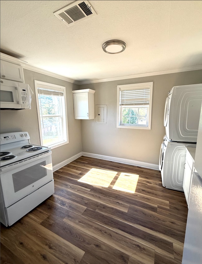 Building Photo - Grove St