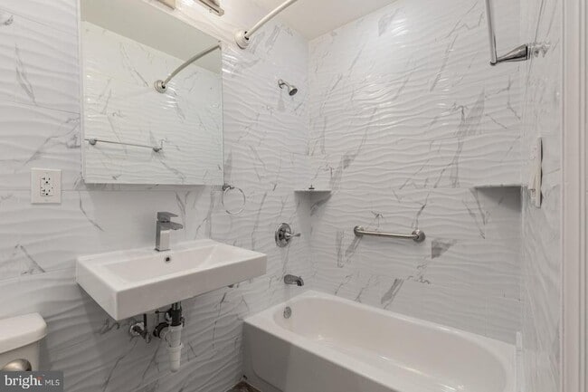 Building Photo - 624 N 35th St