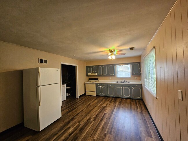 Foto del edificio - 353 Gilmore St
