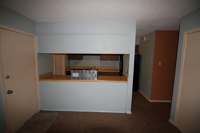 Building Photo - 2331 Justin Ln