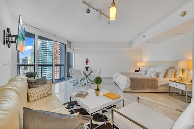 Building Photo - 475 Brickell Ave