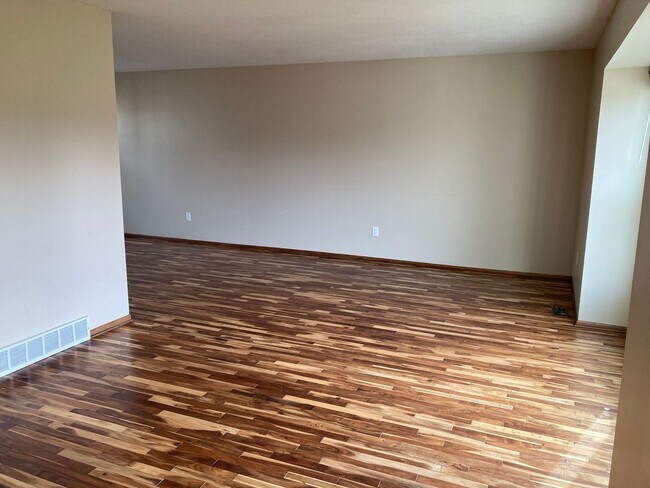 Foto del edificio - Spacious 3 Bedroom 2.5 Bath Home- Located ...