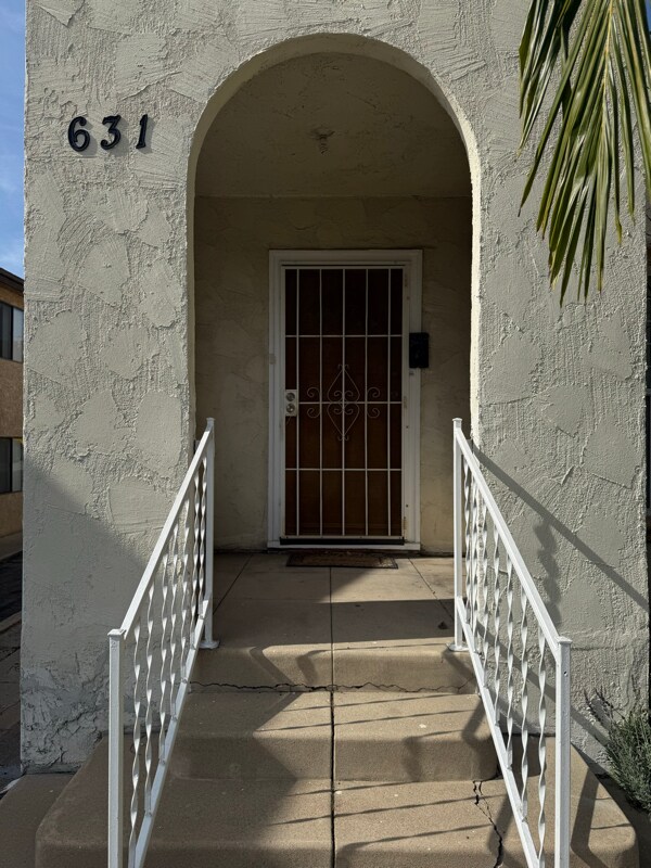 Building Photo - 631 E Cypress Ave