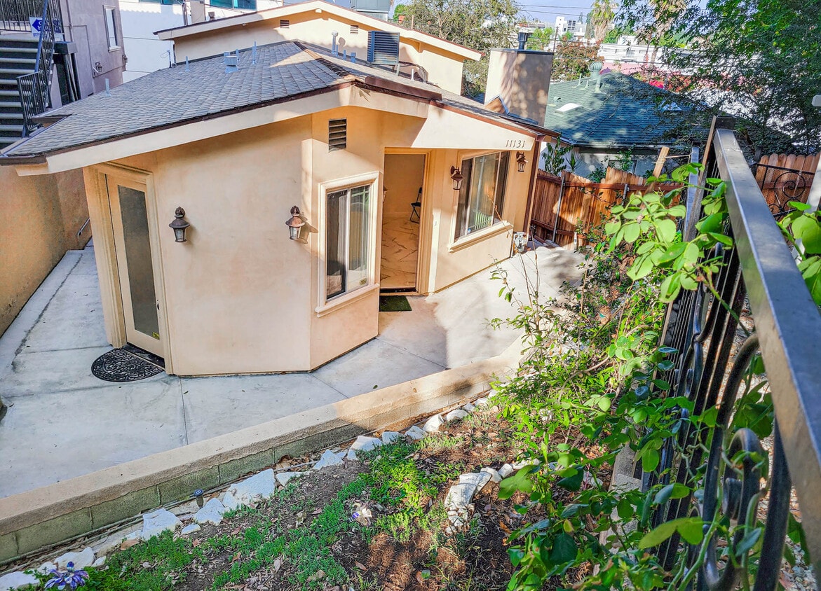 11131 Sunshine Ter Unit 1, Studio City, CA 91604 Condo for Rent in