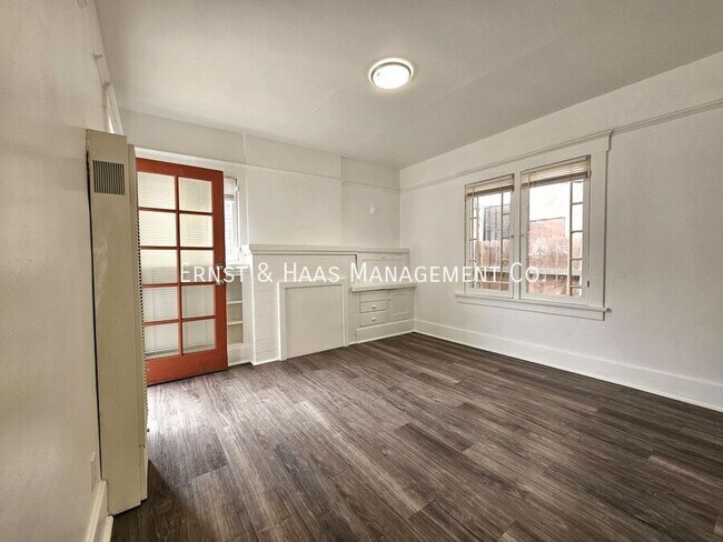 Foto del edificio - 320 W 12th St