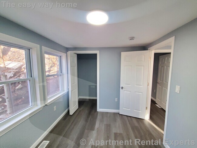 Building Photo - 289 Fellsway W