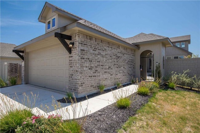 Building Photo - 414 Silo St