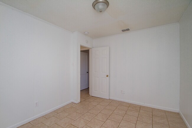 Foto del edificio - 9212 W 6th St