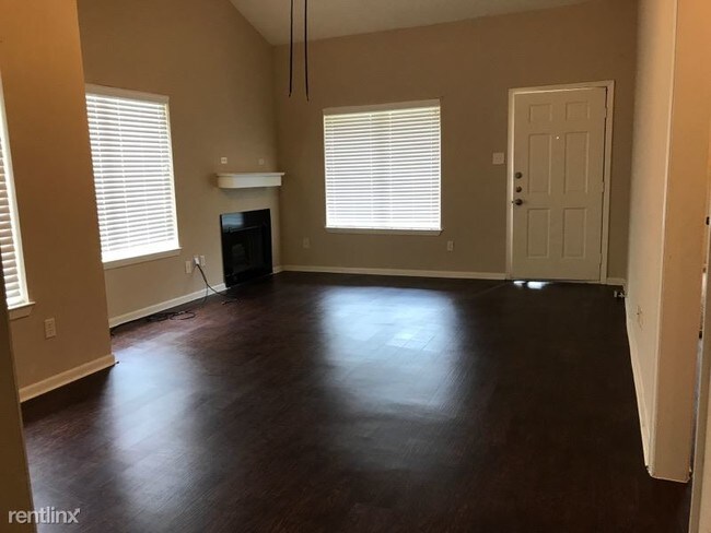 Building Photo - 2 br, 1 bath Townhome - 2311 DE Lee St