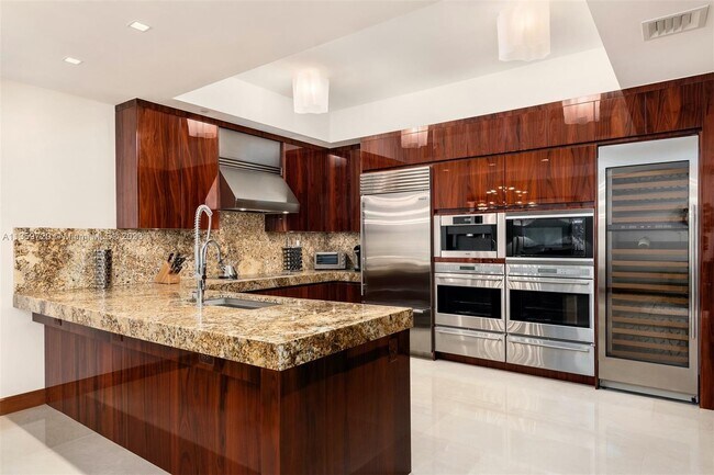 Foto del edificio - 9703 Collins Ave