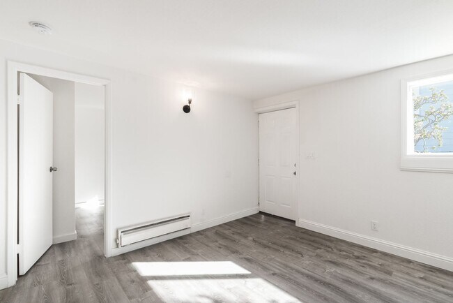 Foto del edificio - 2120 Lincoln Ave #D - 2 bedroom | 1 bath |...