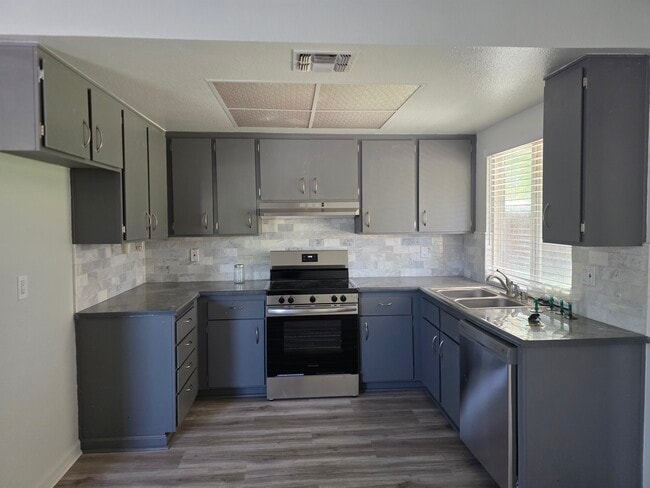 Building Photo - 4900 Earlcort Cir