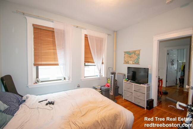 Building Photo - 1564 Commonwealth Avenue