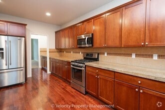 Building Photo - 60959 Snowberry Pl