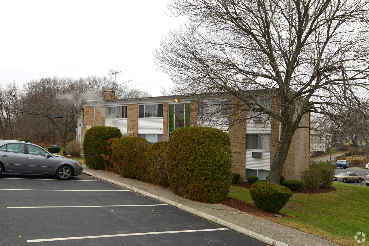 Building Photo - Bourne Avenue Apartments