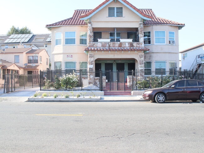 Building Photo - 441 W 79th St