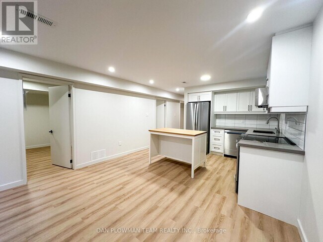 Photo du bâtiment - 813 Groveland Ave