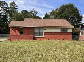 Building Photo - 452 McRae Dr