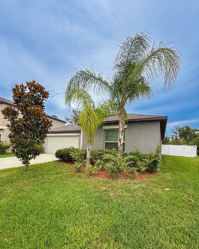 Foto del edificio - LIKE NEW 4-Bedroom, 2 Bath home in Triple ...