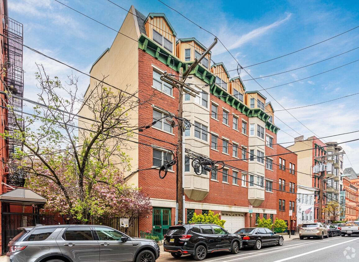 Building Photo - 106-110 Clinton St