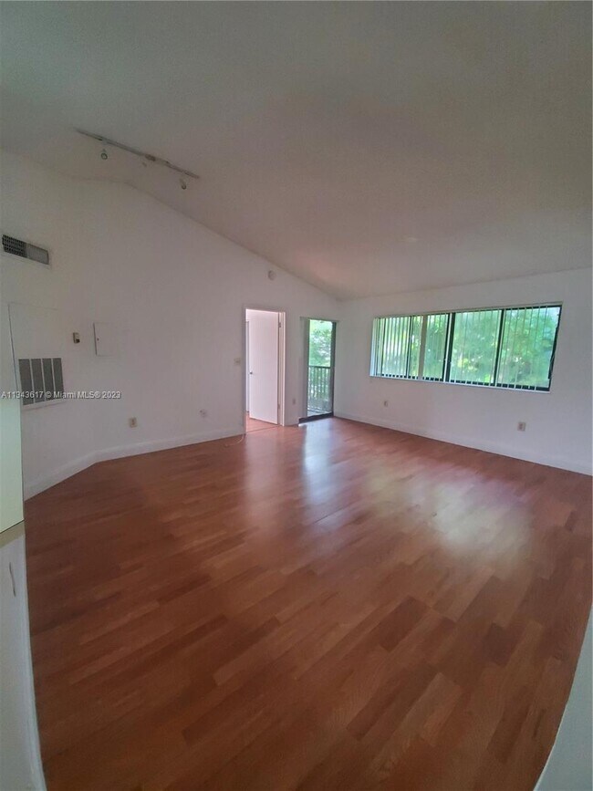 Foto del edificio - 2445 SW 18th Terrace