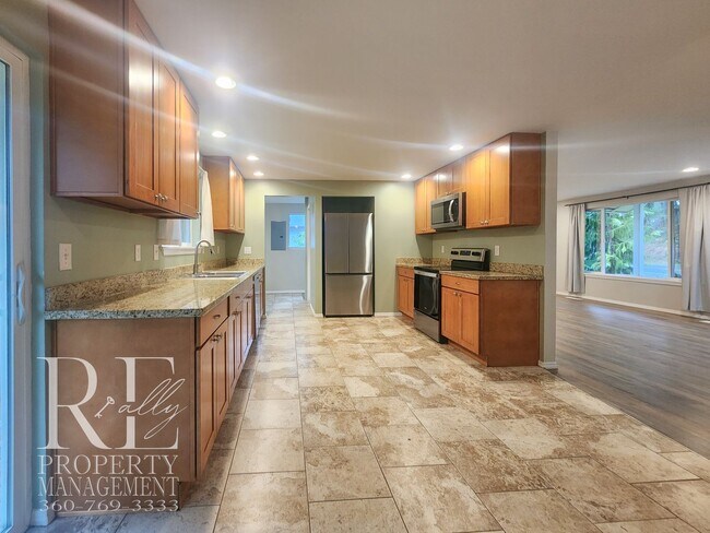 Foto del edificio - Private Half-Acre Retreat with Creek, Fire Pit & Expansive Bonus Space