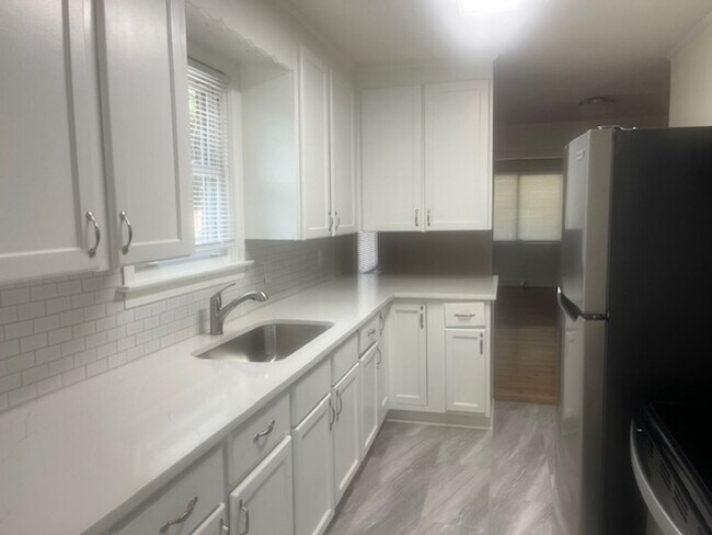 Foto del edificio - 3 bedroom 1 bath remodeled home.