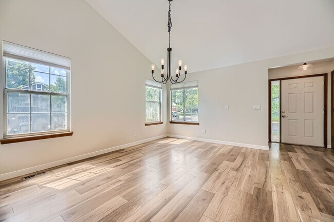 Building Photo - Beautifully Remodeled 3 Bed/2 Bathroom Home in Roxborough Neighborhood! Available NOW!