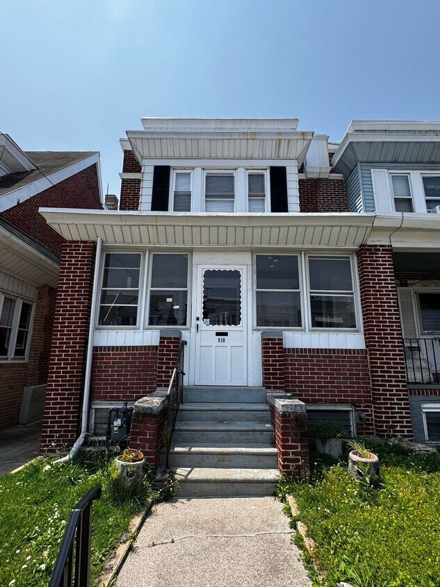 Primary Photo - 930 McDowell Ave
