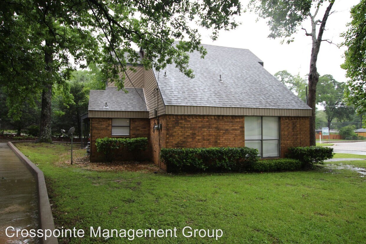 Primary Photo - 2450 E 5th St