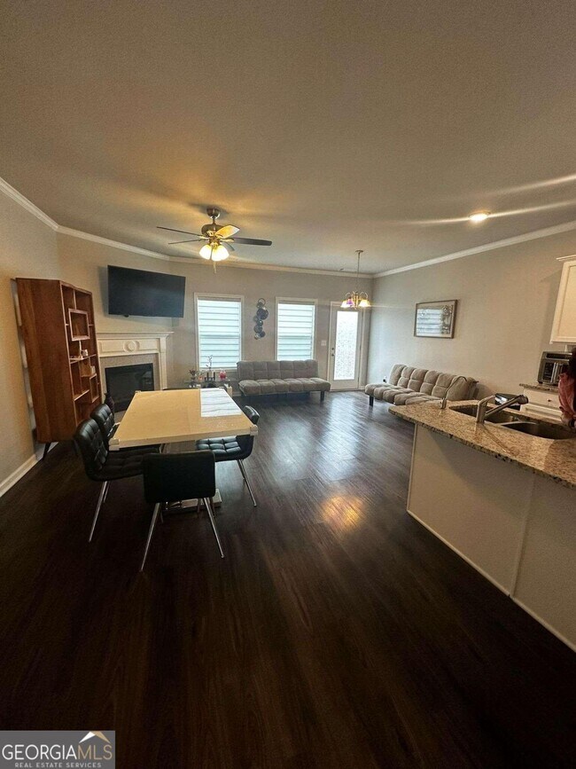 Foto del edificio - 6055 Hoot Owl Ln