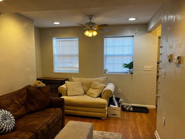 Building Photo - Updated 5BD/2.5BTH House in the Heart of S...