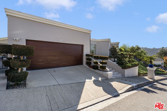 Building Photo - 1708 Clear View Dr