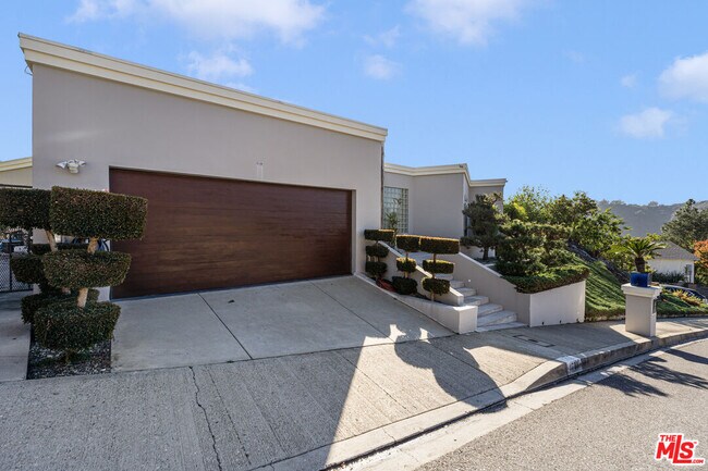 Foto del edificio - 1708 Clear View Dr